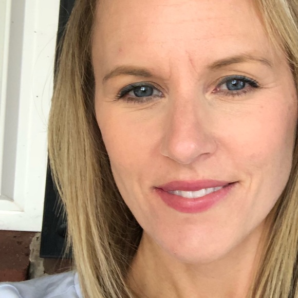 Meet your Posher, Carrie - Picture 1 of 1